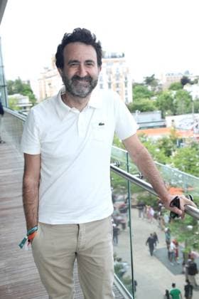 Exclusif Les célébrités au déjeuner dans la loge de France Télévision lors des internationaux de France de Tennis de Roland Garros 2025 Exclusif Mathieu Madénian au déjeuner dans la loge de France Télévision lors des internationaux de France de Tennis de Roland Garros 2025 Jour 9 , à Paris, France, le 2 Juin 2025 Bertrand Rindoff Bestimage Exclusive Lunch in the France Television box during the 2025 Tennis French Open of Roland Garros Day 09 in Paris, France Paris France  Copyright: xBERTRANDxRINDOFFxPETROFFx xBESTIMAGExBERTRANDxRINDOFFxPETROFFx xBESTIMAGEx