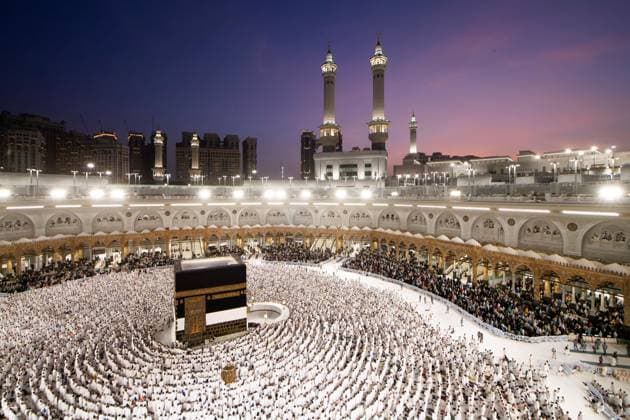 Bilder des Jahres 2025, News 06 Juni News Themen der Woche KW23 Muslim worshippers gather for prayers around the Kaaba, Islam s holiest shrine, at the Grand Mosque complex in the holy city of Mecca Muslim worshippers gather for prayers around the Kaaba, Islam s holiest shrine, at the Grand Mosque complex in the holy city of Mecca on June 2, 2025 ahead of the annual Hajj pilgrimage. Photo by Saudi Press Agency Mecca Mecca Saudi Arabia 020625_Mecca_SPA_3_00(6) Copyright: xapaimagesxSaudixPressxAgencyx xapaimagesx