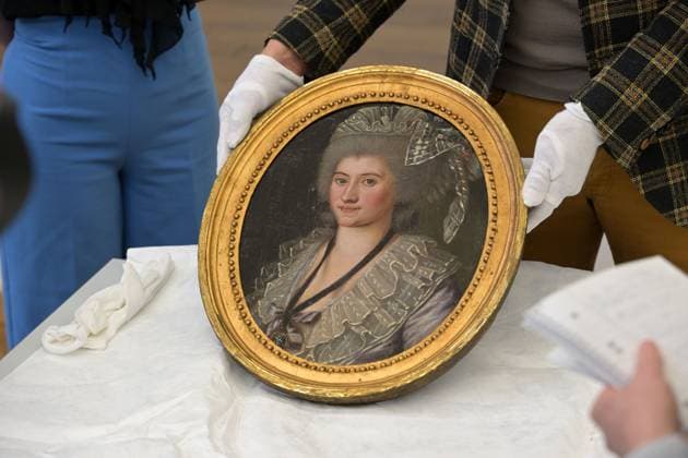 Potsdam Museum receives historical portrait of a lady A portrait of Anna Luise von Zollikofer née Habeck 1765-1819 from Potsdam, the wife of the Prussian Major General Friedrich Heinrich Wilhelm von Zollikofer, which was donated to the Potsdam Museum in Potsdam on 03 06 2025 by the museum sponsorship of the Fielmann Group AG Potsdam Brandenburg Germany