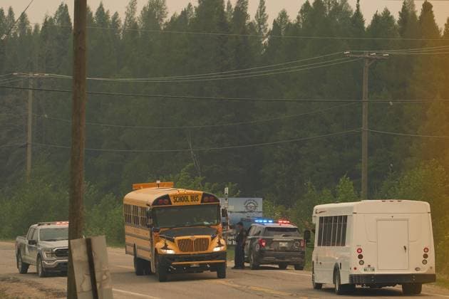 June 3, 2025, Norway House, Mb, CANADA: Buses bring evacuees to the airport in Norway House, Man., Tuesday, June 3, 2025 as crews continue to fight wildfires in northern Manitoba. Norway House CANADA  - ZUMAc35_ 20250603_zaf_c35_055 Copyright: xDavidxLipnowskix