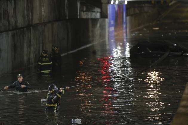 Heavy rains cause flooding in Mexico City MEXICO CITY, MEXICO - JUNE 03: Firefighters and policemen perform rescue efforts in a low vehicular bridge of Viaducto due to flooding caused by heavy rains in the eastern part of Mexico City on June 03, 2025. Silvana Flores Anadolu Mexico City Mexico. Editorial use only. Please get in touch for any other usage.  Copyright: x2025xAnadoluxSilvanaxFloresx
