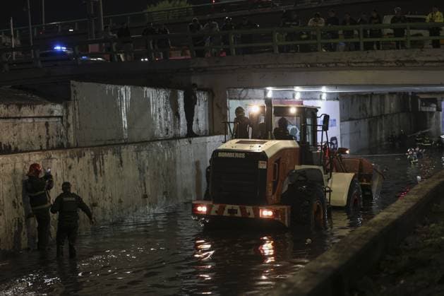 Heavy rains cause flooding in Mexico City MEXICO CITY, MEXICO - JUNE 03: Firefighters and policemen perform rescue efforts in a low vehicular bridge of Viaducto due to flooding caused by heavy rains in the eastern part of Mexico City on June 03, 2025. Silvana Flores Anadolu Mexico City Mexico. Editorial use only. Please get in touch for any other usage.  Copyright: x2025xAnadoluxSilvanaxFloresx