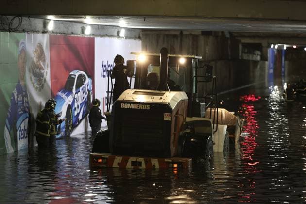 Heavy rains cause flooding in Mexico City MEXICO CITY, MEXICO - JUNE 03: Firefighters and policemen perform rescue efforts in a low vehicular bridge of Viaducto due to flooding caused by heavy rains in the eastern part of Mexico City on June 03, 2025. Silvana Flores Anadolu Mexico City Mexico. Editorial use only. Please get in touch for any other usage.  Copyright: x2025xAnadoluxSilvanaxFloresx