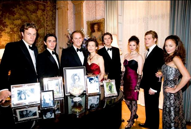 The Line of Beauty - filmstill OLIVER COLEMAN, ALEX WYNDHAM, TIM McINNERNY, ALICE KRIGE, DAN STEVENS, HAYLEY ATWELL, JOSEPH MORGAN & LYDIA LEONARD in The Line of Beauty Copyright: xSuppliedxbyxCapitalxPicturesx