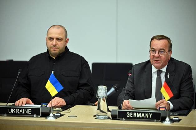 News Themen der Woche KW23 News Bilder des Tages Ukraina Defense Contact group meets at NATO Headquarters BRUSSELS, BELGIUM - JUNE 04: Ukrainian Defense Minister Rustem Umerov (L) and German Foreign Minister Boris Pistorius (R) attend the Ukraine Defense Contact Group meeting held at NATO Headquarters in Brussels, Belgium on June 04, 2025. The meeting, co-hosted by Germany and the United Kingdom, gathered defense officials from allied nations. Dursun Aydemir Anadolu Brussels Belgium. Editorial use only. Please get in touch for any other usage.  Copyright: x2025xAnadoluxDursunxAydemirx
