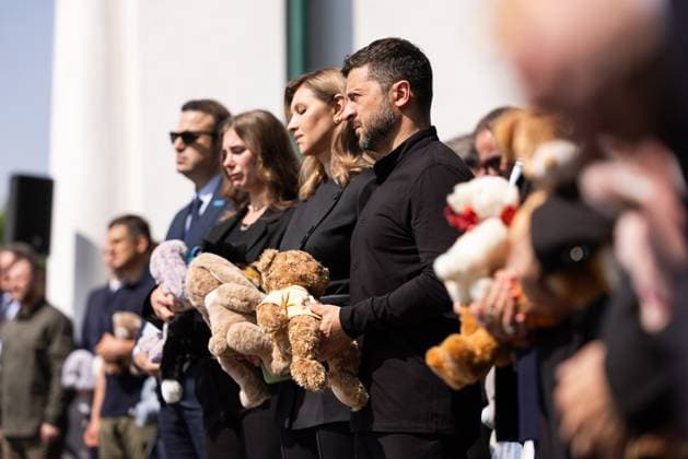 News Themen der Woche KW23 News Bilder des Tages Ukrainian President, Volodymyr Zelenskyy, attends a memorial service for children killed in the war Ukrainian President, Volodymyr Zelenskyy, attends a memorial service for children killed in the war in Ukraine on June 4, 2025. Photo by PRESIDENT OF UKRAINE apaimages Ukraine Ukraine Ukraine 040625_Ukraine_UPO_00(6).jpeg Copyright: xapaimagesxPRESIDENTxOFxUKRAINEx xapaimagesx