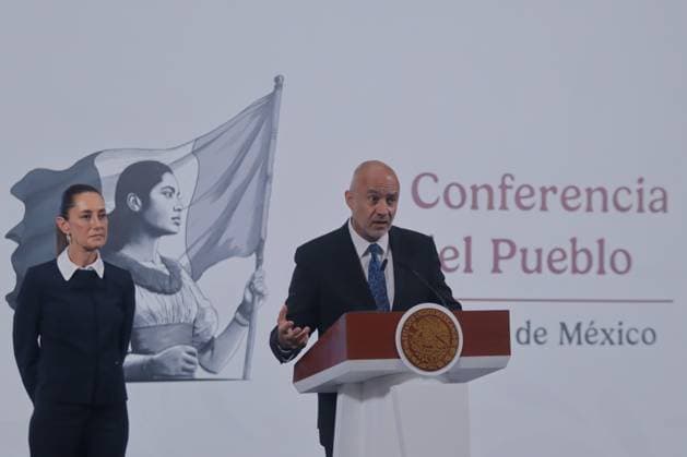 Mexico s President, Claudia Sheinbaum Pardo, is seen behind as JesoÂºs Antonio Esteva Medina, Secretary of Infrastructure, Communications and Transportation, speaks during a briefing conference about the advances in road infrastructure. at the National Palace. on June 4, 2025 in Mexico City, Mexico. Mexico City Mexico - ZUMAe321 20250604_zia_e321_004 Copyright: xCarlosxSantiagox