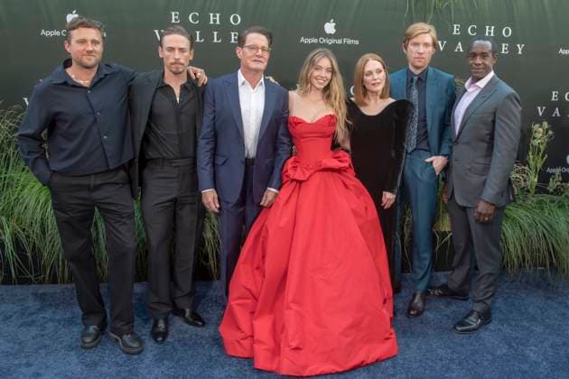 Bilder des Jahres 2025, Entertainment 06 Juni Entertainment Themen der Woche KW23 Entertainment Bilder des Tages Echo Valley New York Premiere in New York, USA - 04 Jun 2025 (L-R) Michael Pearce, Edmund Donovan, Kyle MacLachlan, Sydney Sweeney, Julianne Moore, Domhnall Gleeson and Albert Jones attend the Echo Valley New York Premiere at AMC Lincoln Square. New York United States Copyright: xRonxAdarx xSOPAxImagesx _radar_echovalley_20250604_02452
