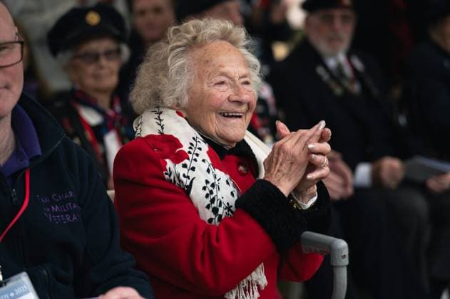 Bilder des Jahres 2025, News 06 Juni News Themen der Woche KW23 News Bilder des Tages cérémonie du 5 juin 2025 PHOTOPQR OUEST FRANCE Jeanne GOBIN Ouest France BENOUVILLE 05 06 2025 Portrait of British navy veteran and now yoga teacher Dorothea Barron, aged 100 She was present among the veterans at the ceremony on June 5, 2025 at the Pegasus Memorial, à Ranville Normandie Photos Jeanne GOBIN Ouest France 100 year old veteran Dorothea Barron with the veterans during the ceremony on June 5, 2025 at the Pegasus Memorial, in Ranville Normandy on June 5, 2025 BENOUVILLE France  Copyright: xPHOTOPQR OUESTxFRANCE MAXPPPxJeannexGOBINx xOuest-Francex 20250605OFR8683 20250605OFR8683