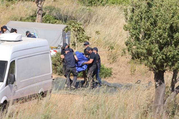 Bilder des Jahres 2025, News 06 Juni News Themen der Woche KW23 Madeleine McCann Police searching abandoned houses along the coast from Lagos near Praia da Luz where 3 year old Madeline McCann disappeared from in Praia da Luz 18 years ago 5 June 2025. A German officer handed out beers as the search near Praia da Luz concluded  Copyright: xJackxHillx NINTCHDBPICT001000684352
