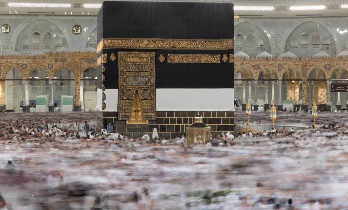Bilder des Jahres 2025, News 06 Juni News Themen der Woche KW23 Muslim pilgrims perform the dawn prayer around the Kaaba, Islam s holiest shrine, at the Grand Mosque complex in Mecca Muslim pilgrims perform the dawn prayer around the Kaaba, Islam s holiest shrine, at the Grand Mosque complex in Mecca on June 6, 2025, to mark the start of the Eid al-Adha festival, which marks the end of their Hajj pilgrimage. Photo by Saudi Press Agency APA Images Mecca Mecca Saudi Arabia 060625_Mecca_SPA_2_00(13) Copyright: xapaimagesxSaudixPressxAgencyx xapaimagesx