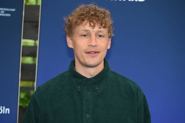 Singer Tim Bendzko attends the German Entertainment Award 2025 ceremony