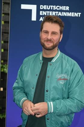 Artist Maurice Gajda attends the German Entertainment Award 2025 ceremony