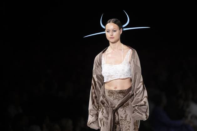 A model presents a creation during the Show 2025 end of year fashion show showcasing the creations of students from the bachelor s and master s degree of the fashion department of the Royal Academy of Fine Arts - AP Hogeschool, in Antwerp, Friday 06 June 2025.  KRISTOFxVANxACCOM 126322788