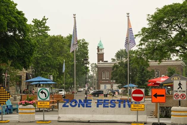 Wildfire Smoke Makes Montreal And Toronto Worst Cities For Air Quality MONTREAL, CANADA - JUNE 6: A view of a deserted Longueuil festive zone area, obscured by travelling wildfire smoke, in Longueuil, Quebec, Canada, on June 6, 2025. As hundreds of wildfires rage across Canada, drifting smoke has triggered emergency evacuations, power outages, and air quality alerts in Ontario, Quà bec, and parts of the U.S., with Montreal ranking as the second most polluted city in the world on June 6, ahead of Delhi and Santiago, and Toronto placing fourth, according to IQAir. Montreal Canada Copyright: xSTRx originalFilename: str-wildfire250606_np5Xv.jpg