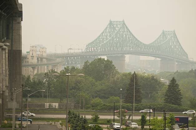 Wildfire Smoke Makes Montreal And Toronto Worst Cities For Air Quality MONTREAL, CANADA - JUNE 6: A view of Montrà al s Jacques Cartier Bridge area obscured by travelling wildfire smoke, in Montreal, Quebec, Canada, on June 6, 2025. As hundreds of wildfires rage across Canada, drifting smoke has triggered emergency evacuations, power outages, and air quality alerts in Ontario, Quà bec, and parts of the U.S., with Montreal ranking as the second most polluted city in the world on June 6, ahead of Delhi and Santiago, and Toronto placing fourth, according to IQAir. Montreal Canada Copyright: xSTRx originalFilename: str-wildfire250606_npjxZ.jpg