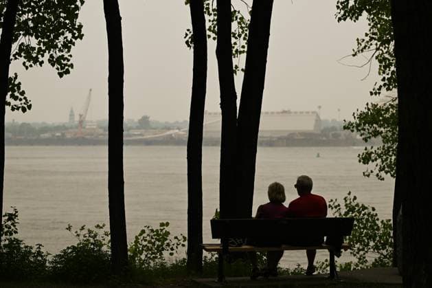 Wildfire Smoke Makes Montreal And Toronto Worst Cities For Air Quality MONTREAL, CANADA - JUNE 6: A view of Montrà al s harbour area obscured by travelling wildfire smoke, seen from Longueuil Marina, in Montreal, Quebec, Canada, on June 6, 2025. As hundreds of wildfires rage across Canada, drifting smoke has triggered emergency evacuations, power outages, and air quality alerts in Ontario, Quà bec, and parts of the U.S., with Montreal ranking as the second most polluted city in the world on June 6, ahead of Delhi and Santiago, and Toronto placing fourth, according to IQAir. Montreal Canada Copyright: xSTRx originalFilename: str-wildfire250606_nppzv.jpg