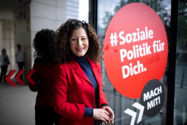 Cansel Kiziltepe SPD Berlin DEU, Deutschland, Germany, Berlin, 24 05 2025 Portrait Cansel Kiziltepe , Senator for Labor in Berlin SPD v l n r at the state party conference of the Berlin SPD under the motto A home for us all in the Willy Brandt House in Berlin Germany en Port
