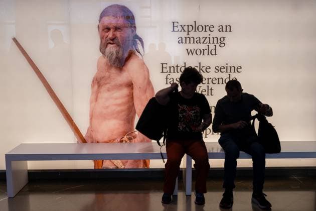 Archäologie Kunst Kultur Architektur Tourismus 29.05.2025 Bozen Italien Südtirol Südtiroler Archäologiemuseum mit der Ötzi genannten jungsteinzeitlichen Gletschermumie Dauerausstellung Bozen ITA *** Archaeology Art Culture Architecture Tourism 29 05 2025 Bolzano Italy South Tyrol South Tyrol Museum of Archaeology with the Neolithic glacier mummy known as Ötzi permanent exhibition Bolzano ITA