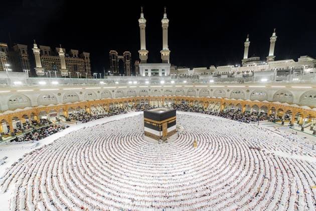News Themen der Woche KW23 News Bilder des Tages Saudi-Arabien, Muslime während der Hadsch in Mekka Muslim pilgrims perform prayer around the Kaaba, Islam s holiest shrine, at the Grand Mosque complex in Mecca Muslim pilgrims perform prayer around the Kaaba, Islam s holiest shrine, at the Grand Mosque complex in Mecca on June 7, 2025, in the second days the Eid al-Adha festival, which marks the end of their Hajj pilgrimage. Photo by Saudi Press Agency Mecca Mecca Saudi Arabia 070625_Mecca_SPA_3_00(5) Copyright: xapaimagesxSaudixPressxAgencyx xapaimagesx
