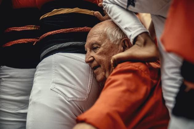 Bilder des Jahres 2025, News 06 Juni June 8, 2025, Barcelona, Catalonia, Spain: The Castellers de Barcelona build the base of a human pillar during the diada castellera for their 56th anniversary Barcelona Spain - ZUMAo105 20250608_fap_o105_034 Copyright: xMatthiasxOesterlex