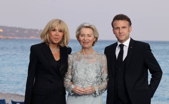 Bilder des Jahres 2025, News 06 Juni News Themen der Woche KW23 President Emmanuel Macron and his wife Brigitte Macron welcome guests to the dinner for the United Nations Ocean Conference UNOC3 in Nice Brigitte Macron, Ursula von der Leyen, President of the European Commission, President Emmanuel Macron before the dinner for the United Nations Ocean Conference UNOC3 in Nice on 8 June 2025 Dominique Jacovides Bestimage Dinner for the United Nations Ocean Conference UNOC3 in Nice on 8 June 2025 Nice France  Copyright: xDOMINIQUExJACOVIDESx xBESTIMAGExDOMINIQUExJACOVIDESx xBESTIMAGEx