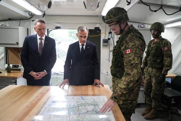 June 9, 2025, Toronto, On, Canada: Minister of National Defence David McGuinty, left to right, and Prime Minister Mark Carney talk with Captain Michael Rankin of 32 Signal Regiment, during a visit to a command post at Fort York Armoury in Toronto before making an announcement on Monday, June 9, 2025. Toronto Canada  - ZUMAc35_ 20250609_zaf_c35_029 Copyright: xChrisxYoungx