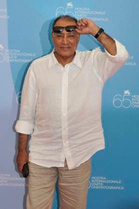 65th Venice Film Festival ABBAS KIAROSTAMI Director of Shirin photcall at the 65th Venice Film Festival, Venice, Italy. August 28th, 2008 half length white shirt sunglasses shades hand CAP PL Phil Loftus Venice Italy Copyright: xPhilxLoftus CapitalxPicturesx