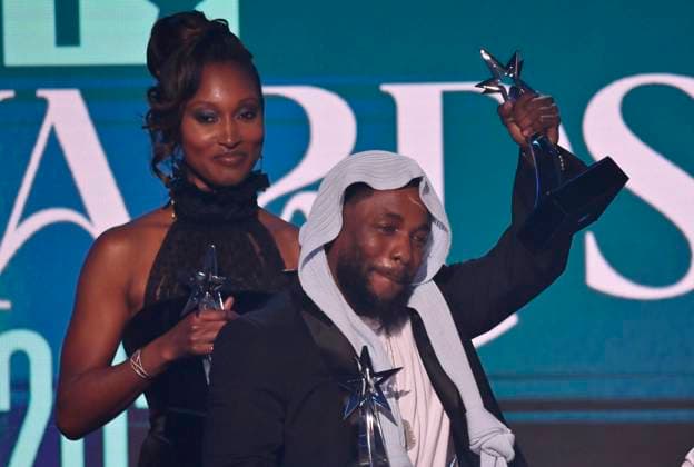Bilder des Jahres 2025, Entertainment 06 Juni Entertainment Themen der Woche KW24 Entertainment Bilder des Tages Kendrick Lamar accepts Album of the Year for GNX at the 25th annual BET Awards live telecast at the Peacock Theater in Los Angeles on Monday, June 9, 2025. The BET Awards honors Black entertainers and other people of color in music, film, sports and philanthropy.  LAP202506093166 JIMxRUYMEN