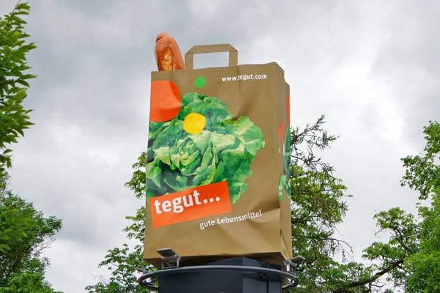 Tegut Bag, Überdimensionale Shopping bag as Advertising medium, Food trade, Bio Products 1131603396