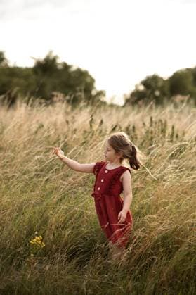 Creative Highlights Symbolfotos Toddler girl standing sideways and gesturing in tall grass. Corby, England, United Kingdom CR_JNDO250610B-1736780-01 ,model released, Symbolfoto
