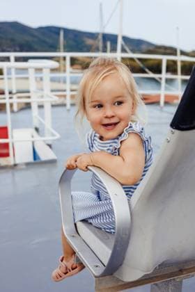 Creative Highlights Symbolfotos happy two-year-old girl enjoys her time aboard a ferry Bodrum, Mu?la, Türkiye R_BMEE250609-1761977-01 ,model released, Symbolfoto