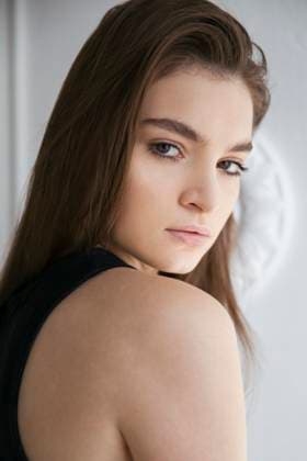 Creative Highlights Symbolfotos Portrait of a young woman on a white background Novosibirsk, Novosibirsk Oblast, Russia R_OLOL250610-1764858-01 ,model released, Symbolfoto