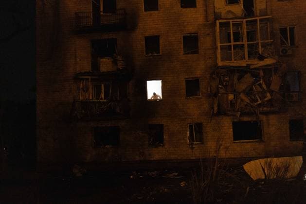 News Themen der Woche KW24 News Bilder des Tages Russian Troops Shell Kharkiv Overnight - Ukraine At least two killed, dozens injured in overnight Russian drone attack in Ukraine s Kharkiv. Rescuers work at the site of a drone strike in Kharkiv. Damage at the site of a drone strike in Kharkiv on June 11, 2025. Photo by Yevhen Titov ABACAPRESS.COM Kharkiv Ukraine  Copyright: xTitovxYevhen ABACAx