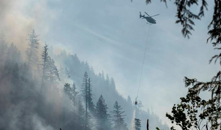 June 11, 2025, Squamish, B.C, Canada: A helicopter drops water on the Dryden Creek Wildfire, just north of Squamish, B.C., on Wednesday. Squamish Canada  - ZUMAc35_ 20250611_zaf_c35_054 Copyright: xTijanaxMartinx