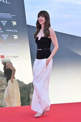 Taormina, 71st Taormina Film Festival 2025 - Day 2, Red Carpet. In the photo: Alison Brie  Copyright: xManuelexMangiarottix xipa-agency.netx xMangiarottix xD avanzox IPA_Agency_IPA58940876
