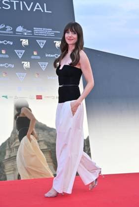 Taormina, 71st Taormina Film Festival 2025 - Day 2, Red Carpet. In the photo: Alison Brie  Copyright: xManuelexMangiarottix xipa-agency.netx xMangiarottix xD avanzox IPA_Agency_IPA58940877