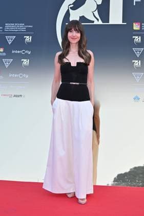 Taormina, 71st Taormina Film Festival 2025 - Day 2, Red Carpet. In the photo: Alison Brie  Copyright: xManuelexMangiarottix xipa-agency.netx xMangiarottix xD avanzox IPA_Agency_IPA58940880