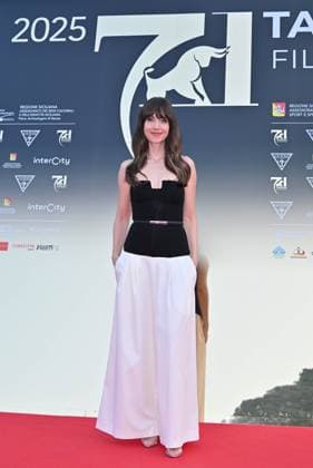 Taormina, 71st Taormina Film Festival 2025 - Day 2, Red Carpet. In the photo: Alison Brie  Copyright: xManuelexMangiarottix xipa-agency.netx xMangiarottix xD avanzox IPA_Agency_IPA58940882