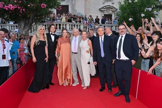 Taormina, 71st Taormina Film Festival 2025 - Day 2, Red Carpet. Pictured: Henry Cavill, Natalie Viscuso  Copyright: xManuelexMangiarottix xipa-agency.netx xMangiarottix xD avanzox IPA_Agency_IPA58940906