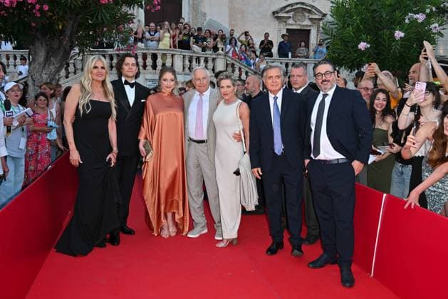 Taormina, 71st Taormina Film Festival 2025 - Day 2, Red Carpet. Pictured: Henry Cavill, Natalie Viscuso  Copyright: xManuelexMangiarottix xipa-agency.netx xMangiarottix xD avanzox IPA_Agency_IPA58940907