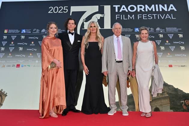 Taormina, 71st Taormina Film Festival 2025 - Day 2, Red Carpet. Pictured: Henry Cavill, Natalie Viscuso  Copyright: xManuelexMangiarottix xipa-agency.netx xMangiarottix xD avanzox IPA_Agency_IPA58940922