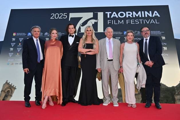 Taormina, 71st Taormina Film Festival 2025 - Day 2, Red Carpet. Pictured: Henry Cavill, Natalie Viscuso  Copyright: xManuelexMangiarottix xipa-agency.netx xMangiarottix xD avanzox IPA_Agency_IPA58940925