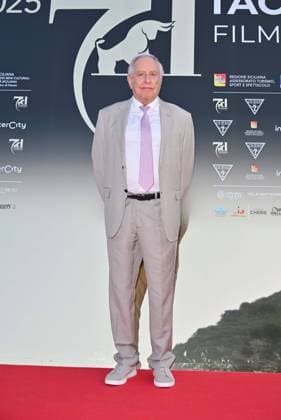 Taormina, 71st Taormina Film Festival 2025 - Day 2, Red Carpet. Pictured: Charles Roven  Copyright: xManuelexMangiarottix xipa-agency.netx xMangiarottix xD avanzox IPA_Agency_IPA58940936