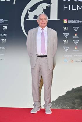 Taormina, 71st Taormina Film Festival 2025 - Day 2, Red Carpet. Pictured: Charles Roven  Copyright: xManuelexMangiarottix xipa-agency.netx xMangiarottix xD avanzox IPA_Agency_IPA58940938