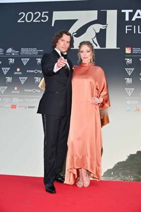 Taormina, 71st Taormina Film Festival 2025 - Day 2, Red Carpet. Pictured: Henry Cavill, Natalie Viscuso  Copyright: xManuelexMangiarottix xipa-agency.netx xMangiarottix xD avanzox IPA_Agency_IPA58940968