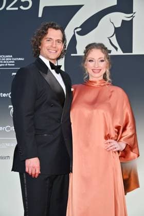 Taormina, 71st Taormina Film Festival 2025 - Day 2, Red Carpet. Pictured: Henry Cavill, Natalie Viscuso  Copyright: xManuelexMangiarottix xipa-agency.netx xMangiarottix xD avanzox IPA_Agency_IPA58940979