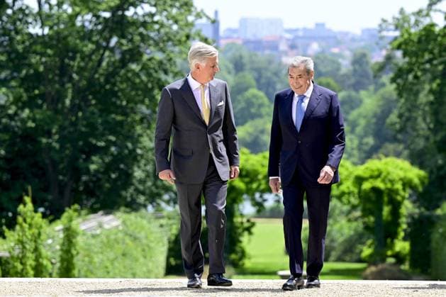 Entertainment Bilder des Tages King Philippe - Filip of Belgium and Former Belgian cyclist Eddy Merckx pictured during a royal meeting on the occasion of the 80th anniversary of Belgian cycling legend Eddy Merckx, Thursday 12 June 2025, at the Royal Castle in Laken Laeken, in Brussels.  DIRKxWAEM 126770424