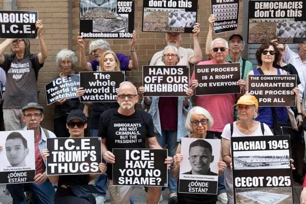 Bilder des Jahres 2025, News 06 Juni News Themen der Woche KW24 June 12, 2025, New York, New York, USA: Demonstrators with Rise and Resist hold signs that read ABOLISH I.C.E. The whole world is watching HANDS OFF OUR NEIGHBORS DUE PROCESS IS A RIGHT FOR EVERYONE THE CONSTITUTION GUARANTEES DUE PROCESS FOR ALL I.C.E. TRUMP S THUGS ICE: HAVE YOU NO SHAME? CECOT 2025 Sachsenhausen 1940s with images of prisoners in CECOT and people in the concentration camp DACHAU 1945 CECOT 2025 DONDE ESTAN? Andry Hernandez Romero Mervin Jose Yamarte-Fernandez with thier picture DEMOCRACIES don t do this for a peaceful vigil outside the entrances to a Federal Building in lower Manhattan housing Department of Homeland Security (DHS) offices and immigration court. Protesters call for U.S. Immigration - ZUMAr174 20250612_znp_r174_022 Copyright: xGinaxMxRandazzox