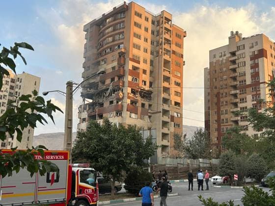 Bilder des Jahres 2025, News 06 Juni News Themen der Woche KW24 News Bilder des Tages Israel launches attacks on Iran TEHRAN, IRAN - JUNE 13: A view of a damaged building in the Iranian capital, Tehran, following an attack, on June 13, 2025. Israeli Defense Minister Israel Katz has announced that Israel conducted strikes on Iran. Ahmet Dursun Anadolu Tehran Iran. Editorial use only. Please get in touch for any other usage.  Copyright: x2025xAnadoluxAhmetxDursunx